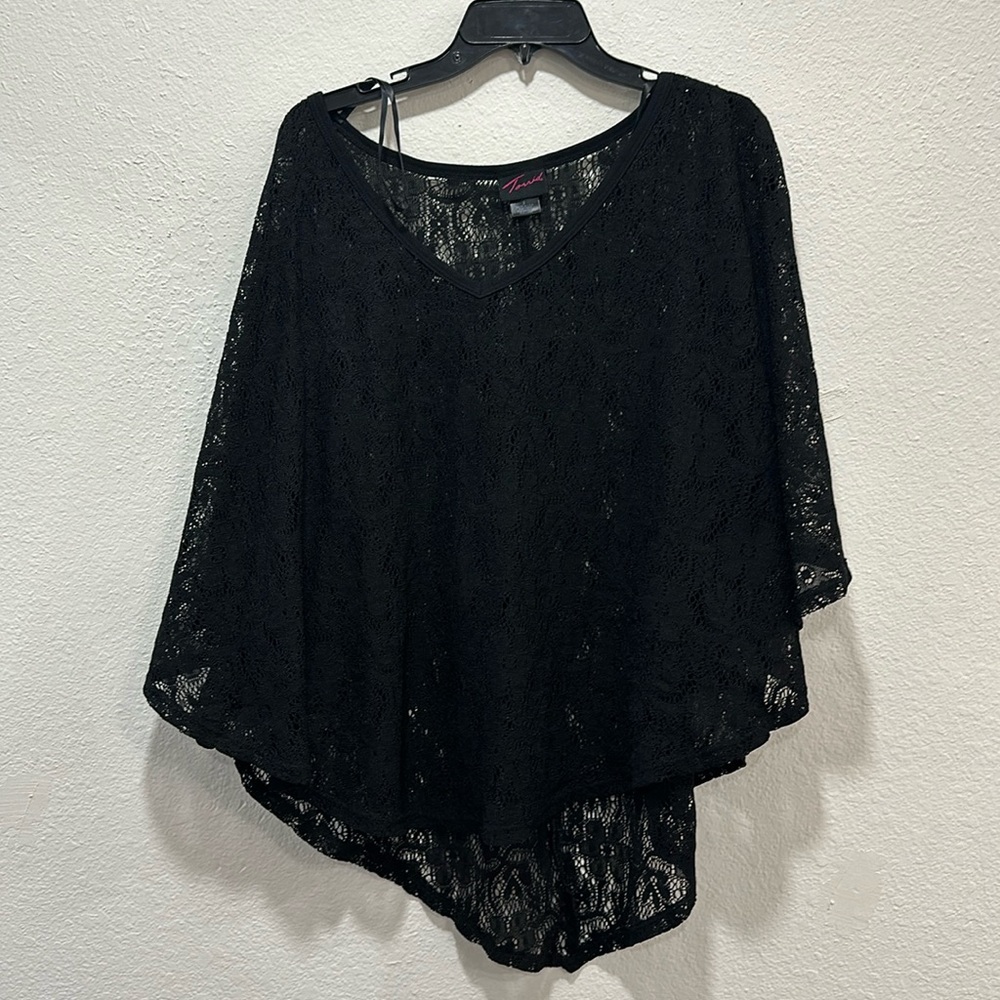 ⭐️ 3/$12 torrid lace poncho
